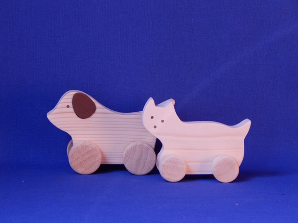 木のおもちゃ　犬と猫 3枚目の画像