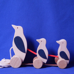 木のおもちゃ　ペンギンの親子 1枚目の画像