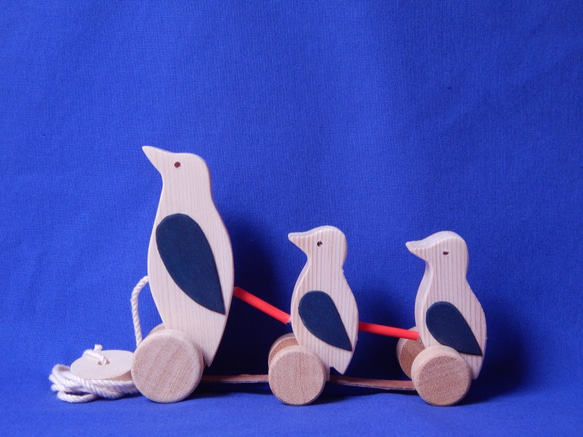 木のおもちゃ　ペンギンの親子 1枚目の画像
