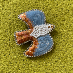 【ブローチBrooch】鳥ブローチ『ビーズスパンコール刺繍』カワセミさんマット陶磁器ブルーxブラウン 2枚目の画像