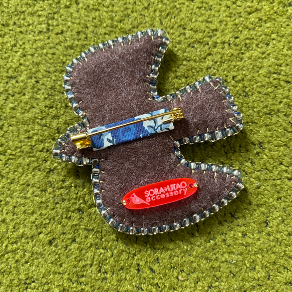 【ブローチBrooch】鳥ブローチ『ビーズスパンコール刺繍』カワセミさんマット陶磁器ブルーxブラウン 3枚目の画像