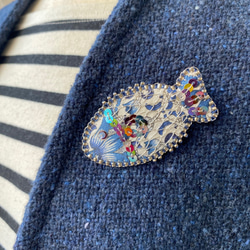 【ブローチBrooch】fishおさかなブローチ『リバティプリントx刺繍』海の青い光 4枚目の画像