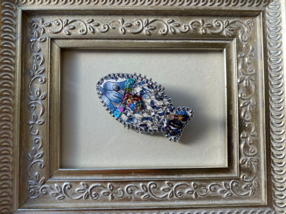 【ブローチBrooch】fishおさかなブローチ『リバティプリントx刺繍』海の青い光 5枚目の画像