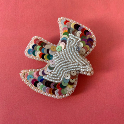 【ブローチBrooch】ビーズ刺繍小鳥ブローチ『TO THE SKY 』宝石のようなことり 1枚目の画像