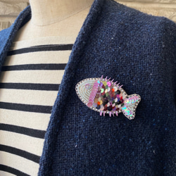 【ブローチBrooch】fishおさかなブローチ『スパンコール＆ビーズ刺しゅう』キラキラ熱帯魚 5枚目の画像