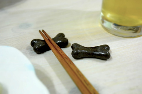 【好器】狗骨頭筷架_4入_陶瓷餐具 第4張的照片