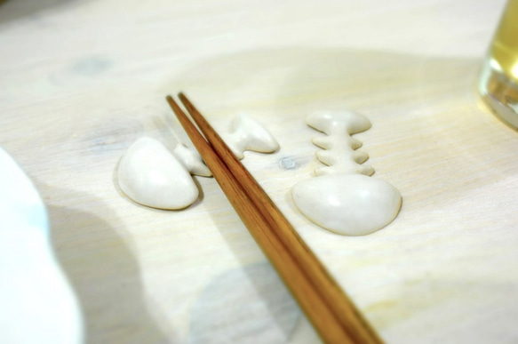 【好器】魚骨頭筷架_四入_陶瓷餐具 第3張的照片