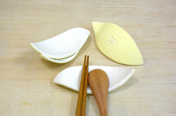 【好器】剝開的果皮造型筷架_二入_陶瓷餐具 第4張的照片