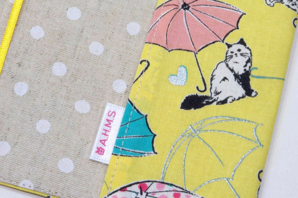 【文庫】傘＆ネコのブックカバー（イエロー） 3枚目の画像
