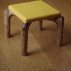 【アウトレット】丸い脚の転びにくい木製子供椅子(チャイルドチェア) 1枚目の画像
