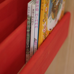 【即納・値下げ】木製絵本棚(マガジンラック) 60高60幅 古松と赤 4枚目の画像