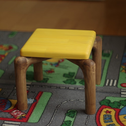 丸い脚の転びにくい木製子供椅子(チャイルドチェア) 2枚目の画像
