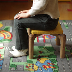 丸い脚の転びにくい木製子供椅子(チャイルドチェア) 4枚目の画像
