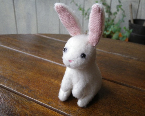 白うさぎの郵便屋さん♡ うさぎの郵便屋さん | スタンプ＆アート Sirusu