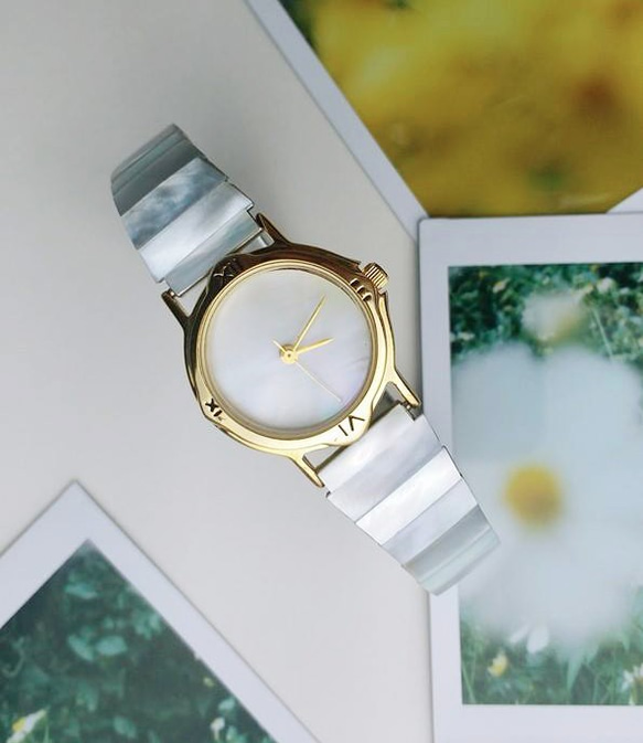 安い~ 優雅な 天然石 白碟貝 伸縮式 のバンド 腕時計 1枚目の画像