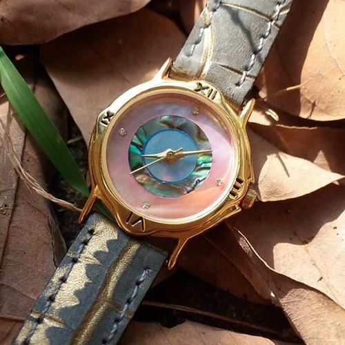 派手な 天然石 虹色貝 白碟貝 腕時計 腕時計 Bear Wan 通販 3054193