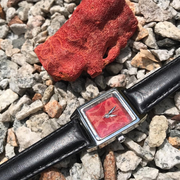 【Lost and find】天然石 紅珊瑚 方 手錶 第1張的照片