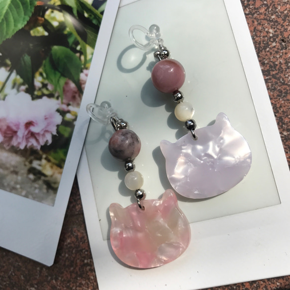 [ロストアンドファインダー]天然石バイカラーfritillary cat earrings clip 2枚目の画像