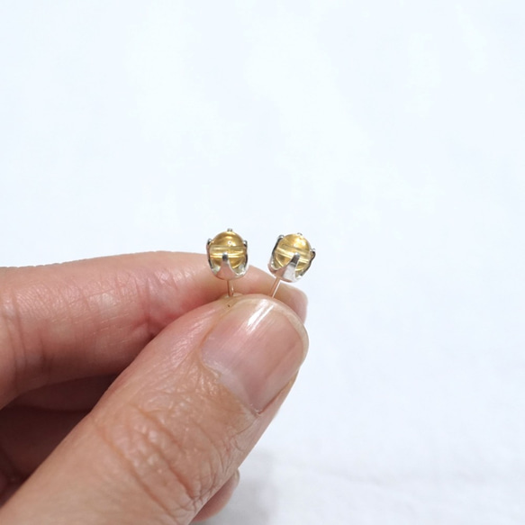 ll 11月誕生石 ll 4mm黃水晶 - 925純銀耳針耳環 / 一對 附銀耳扣 第2張的照片