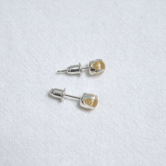 ll 11月誕生石 ll 4mm黃水晶 - 925純銀耳針耳環 / 一對 附銀耳扣 第4張的照片