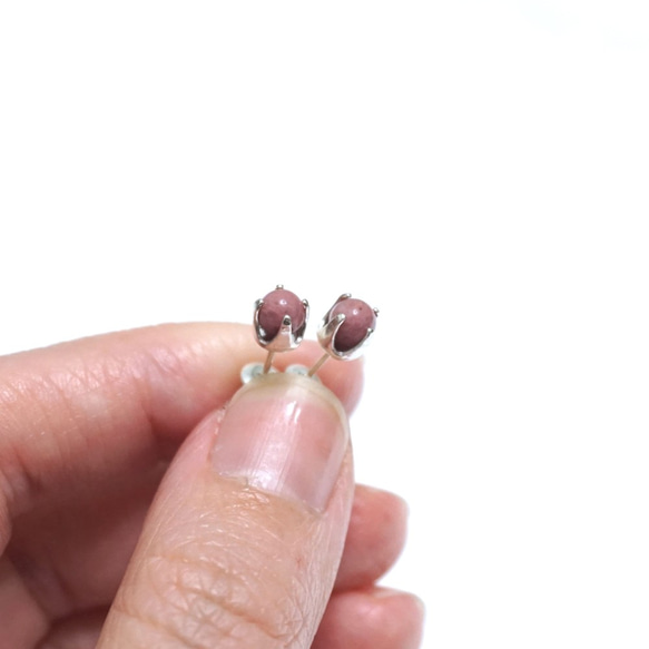 ll 8月誕生石 ll 4mm玫瑰石 - 925純銀耳針耳環 / 一對 附銀耳扣 第2張的照片