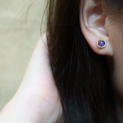 ll 6mm紫水晶 ll 金線框耳針 耳夾 / 一對 第4張的照片