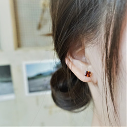 ll modo彩鋯耳針 ll 5mm石榴紅方型925銀耳針 - 一對 / 附銀耳堵 第7張的照片