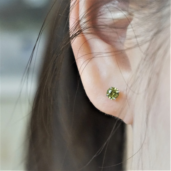 ll modo彩鋯耳針 ll 4mm橄欖綠925銀耳針 - 一對 / 附銀耳堵 第1張的照片