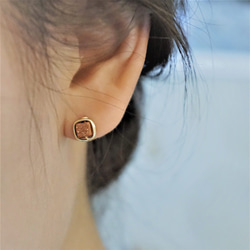 ll 4mm方塊金沙石 ll 金線框耳針 耳夾 / 一對 第8張的照片