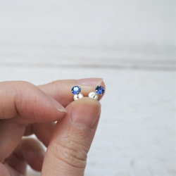 ll 施華洛世奇水晶純銀耳針 ll 4mm寶藍色 - 一對 附銀耳堵 第3張的照片