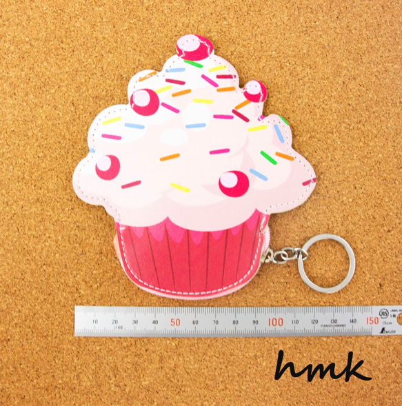 【Sale！】レザーポーチ イラスト風 ピンク カップケーキ PUレザーポーチ キーホルダー 2枚目の画像