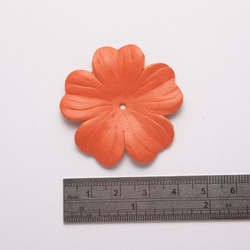 レザーパーツ 花型 4.0cm 立体レザーモチーフ 2枚入り ハンドメイド ハンドクラフト 3枚目の画像