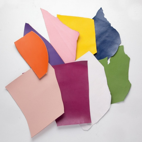 【Sale！】革はぎれ カラー おまかせセット封筒 はがきサイズ×8枚 2枚目の画像
