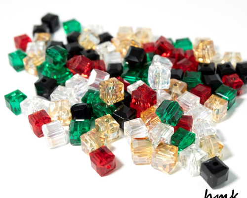 キューブ ビーズ80個 楽天市場】アクリルビーズ サイコロ キューブ型 通し穴あり 8×8mm（20