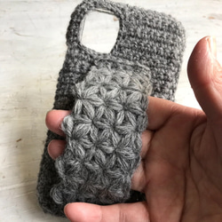 ベルト付き 毛糸の手編みiPhoneケース 3枚目の画像