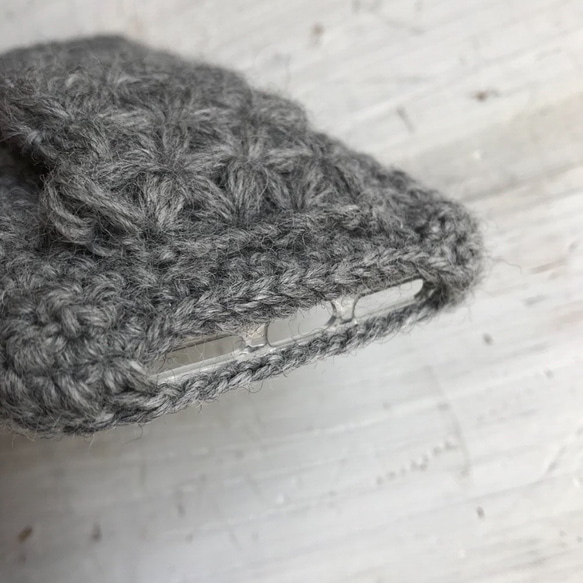 ベルト付き 毛糸の手編みiPhoneケース 5枚目の画像