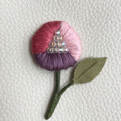 再販＊3色の小さな花 ＊刺繍 ブローチ ＊ピンク×パープル 2枚目の画像