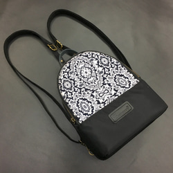 バックMINI冷蔵庫小さなバックパック[ヨーロッパスタイルの黒と白のトーテム黒のバッグ]台湾デザイン手作り人気のハッチバックパケ 1枚目の画像