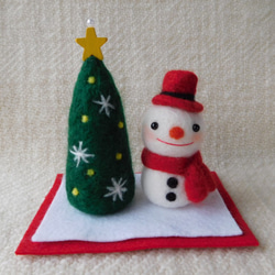 羊毛フェルトのクリスマス飾り　雪だるまとクリスマスツリー 1枚目の画像