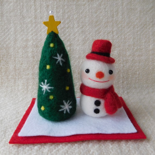 羊毛フェルトのクリスマス飾り 雪だるまとクリスマスツリー