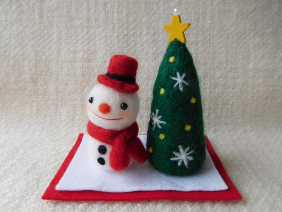 羊毛フェルトのクリスマス飾り　雪だるまとクリスマスツリー 2枚目の画像