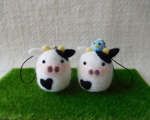 確認用　羊毛フェルト 牛とニンジン 0_f3c0ab301df5ec8f59a0431d23ae