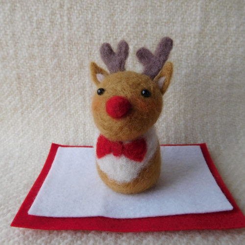 オーダー受付❤️羊毛フェルト　サンタパグちゃん一休み　クリスマス クリスマス飾り サンタとトナカイ 羊毛フェルト Mt.maru 通販