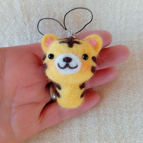 寅年だもの・にっこりトラの羊毛フェルトストラップ 羊毛フェルト Mt