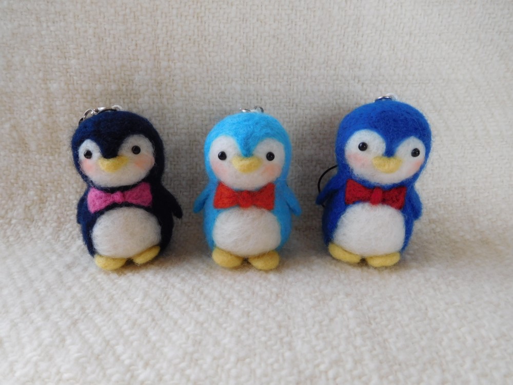 【お値下げ中！】ペンギンさんのチョコレートインテリア　羊毛フェルト ハマナカ ニードルフェルトでつくる コウペンちゃん | アク