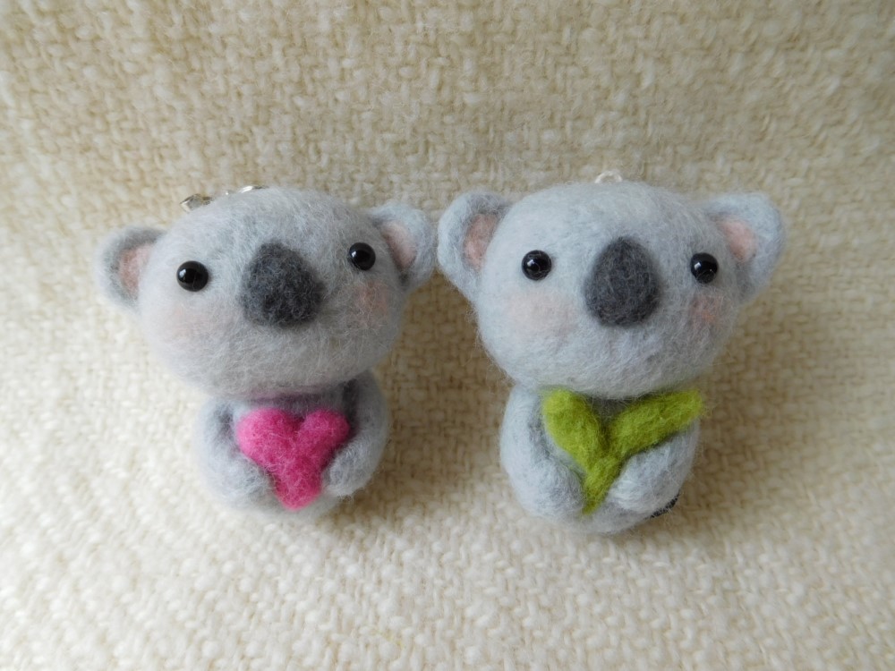 コアラになりきり　柴犬さん　ストラップ　羊毛フェルト コアラになりきり 柴犬さん ストラップ 羊毛フェルト