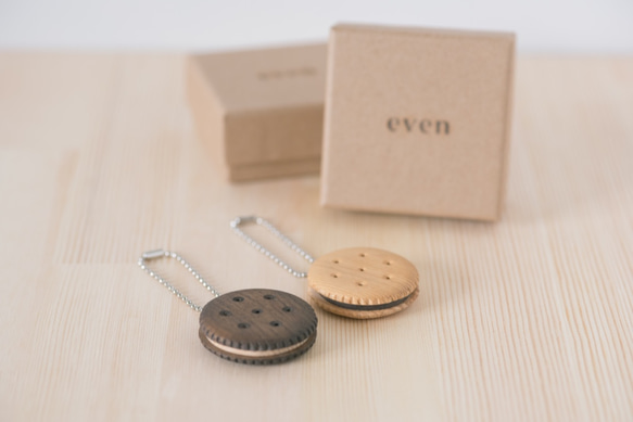【even】cookie easy card-手工木製悠遊卡夾心餅乾／原味／禮物／吊飾 第5張的照片