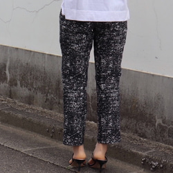 ツィート調プリントテーパードパンツ 3枚目の画像