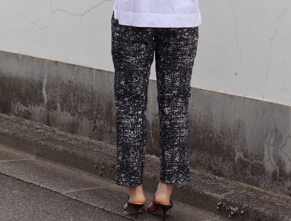 ツィート調プリントテーパードパンツ 3枚目の画像