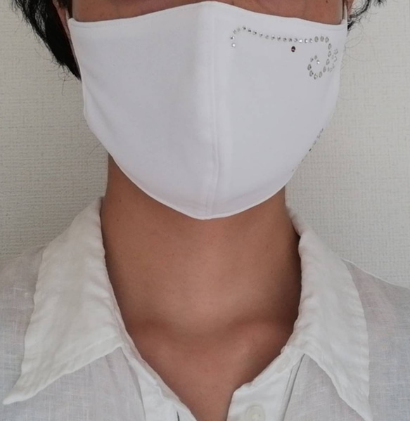 【送料無料】✨スワロフスキー クリスタル✨ オシャレ マスク メイクが付きにくい 接触冷感 日本製 綿 ライン 6枚目の画像